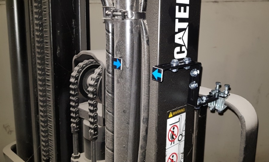 Height markers that show the operator the correct weighing position